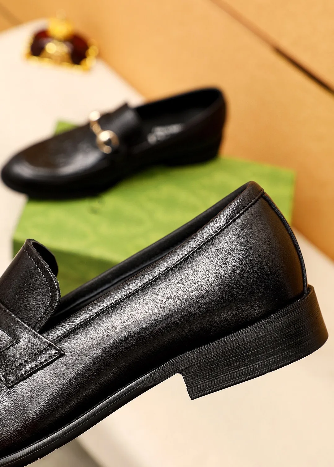 Men's shoes 💰400 💐 Product trademark: GUCCI "Gucci" casual leather shoes Regular size: 39-44 (38.45.46🉑️Customized) Product materials: Selected imported first-layer calfskin embossed upper + luxury hardware buckle, imported 🐑 sheepskin lining. Strong three-dimensional visual effect, original combination outsole Color: 1⃣️color optional